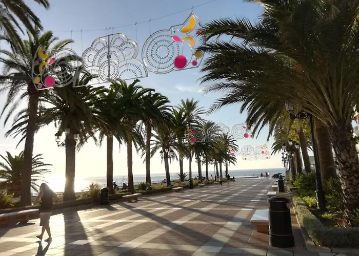 Sea & Pool View Garden Apartment Las Palmeras Nerja