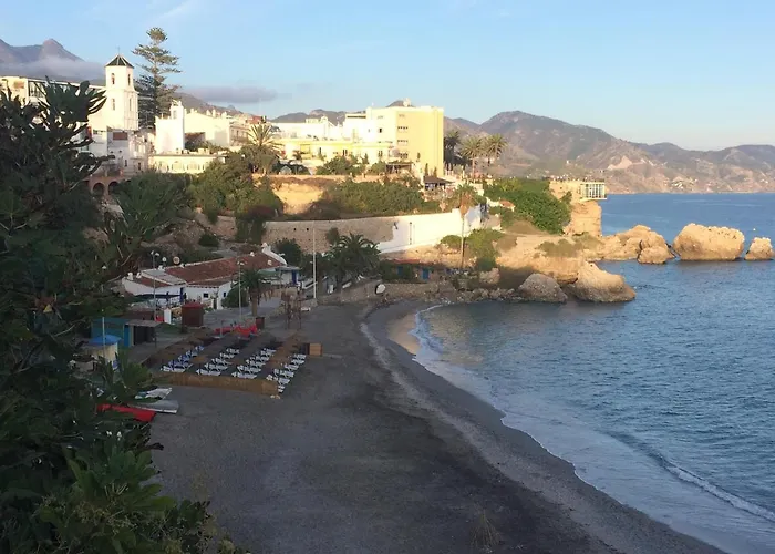 Sea & Pool View Garden Apartment Las Palmeras Nerja